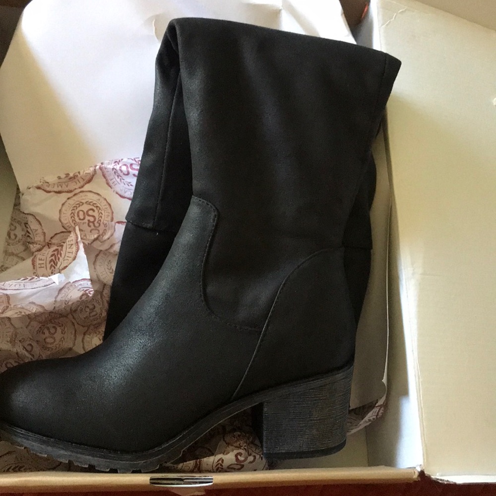 Black winter boots. New in box.